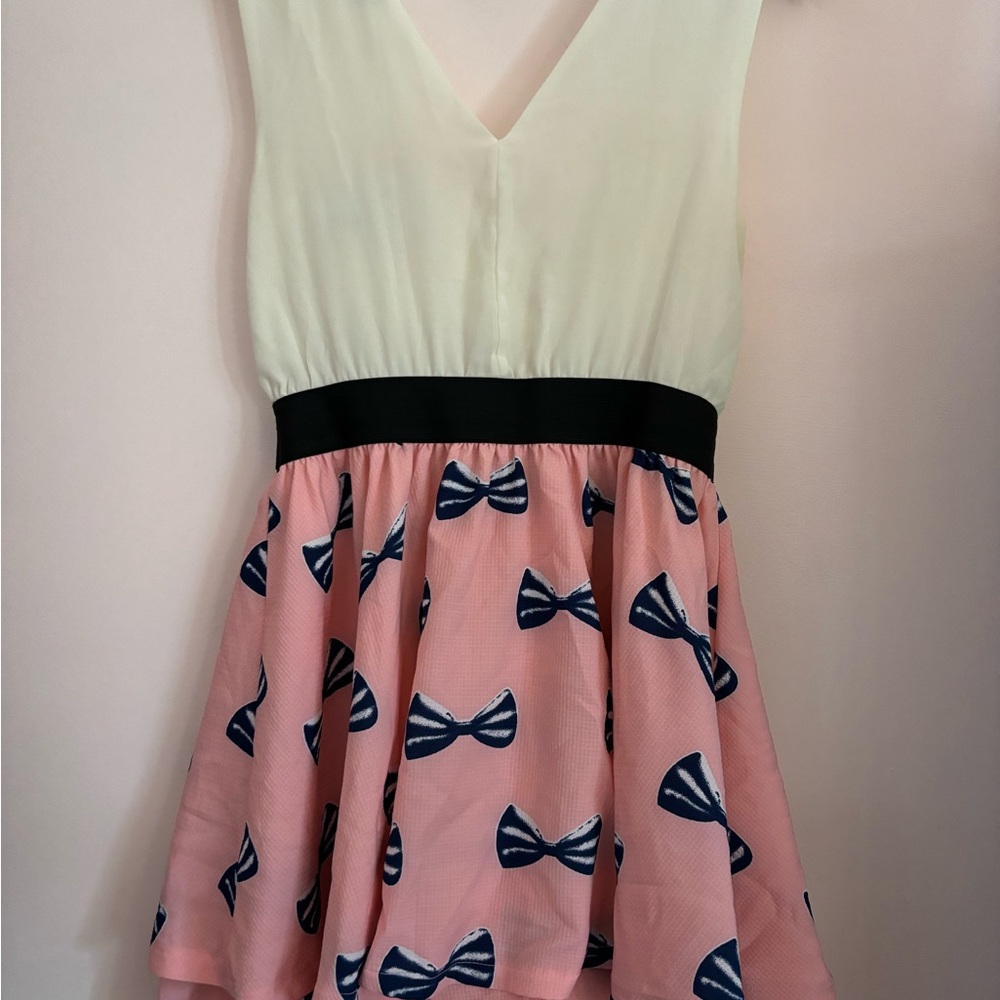 Chic and unique Barbiecore two tone mini dress - Picture 2 of 6